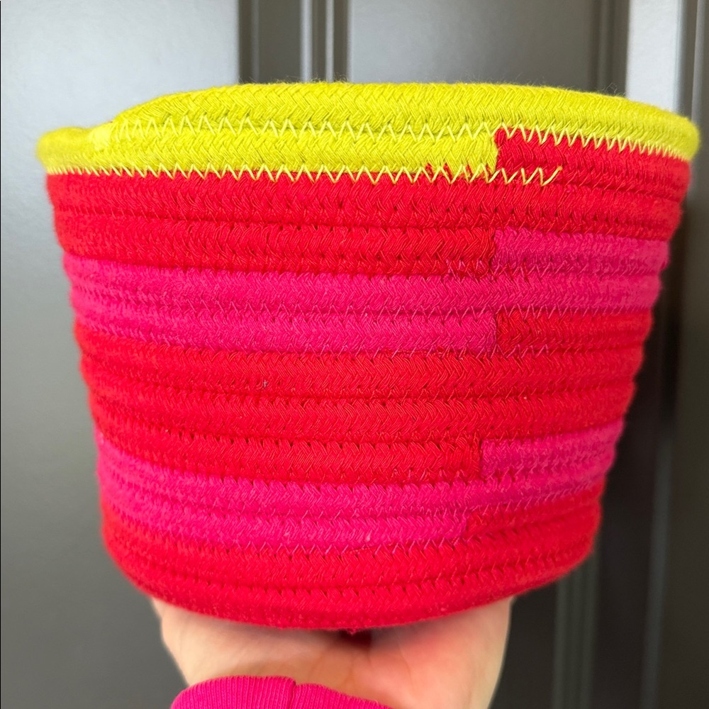 Woven basket - Cherry red/Yellow trim